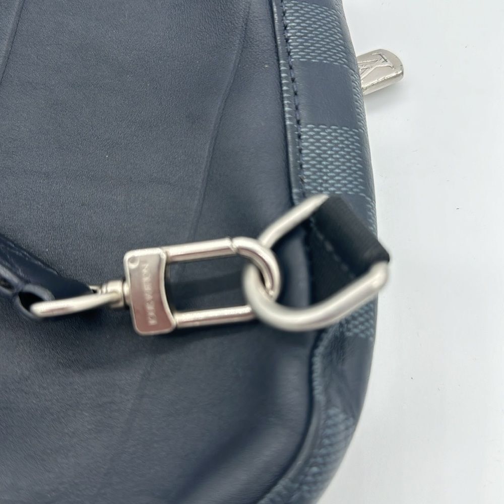 Louis Vuitton Avenue Slingbag NM - Picture 15 of 16